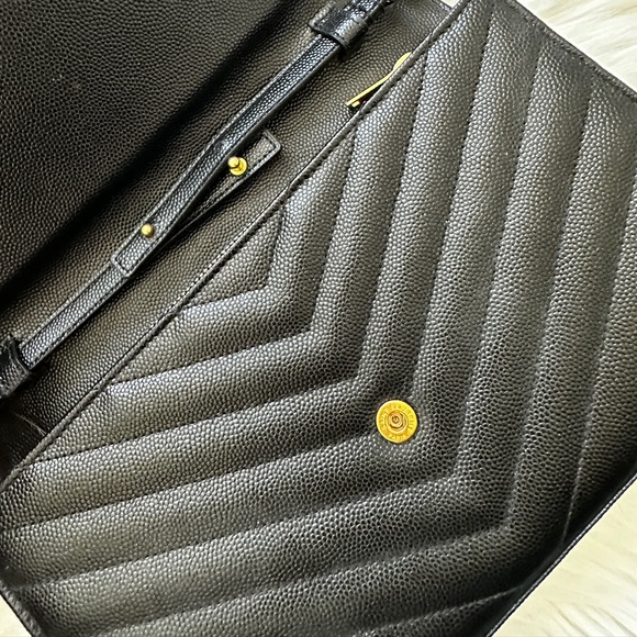 Saint Laurent Grain de Poudre Envelope Wallet on Chain - Picture 8 of 15